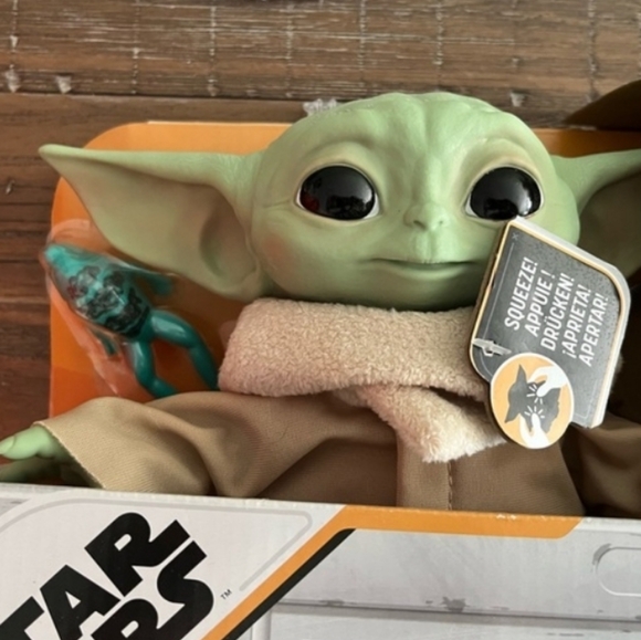 Disney Star Wars Baby Yoda Talking Plush Toy - Picture 6 of 7
